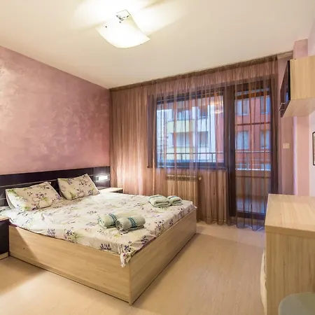 Appartement Luxury One Bedroom Suite, Doorman, Limited Access, Lozenec Area