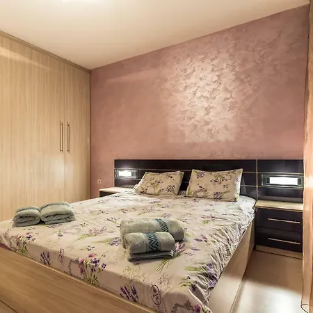 Luxury One Bedroom Suite, Doorman, Limited Access, Lozenec Area Appartement Sofia